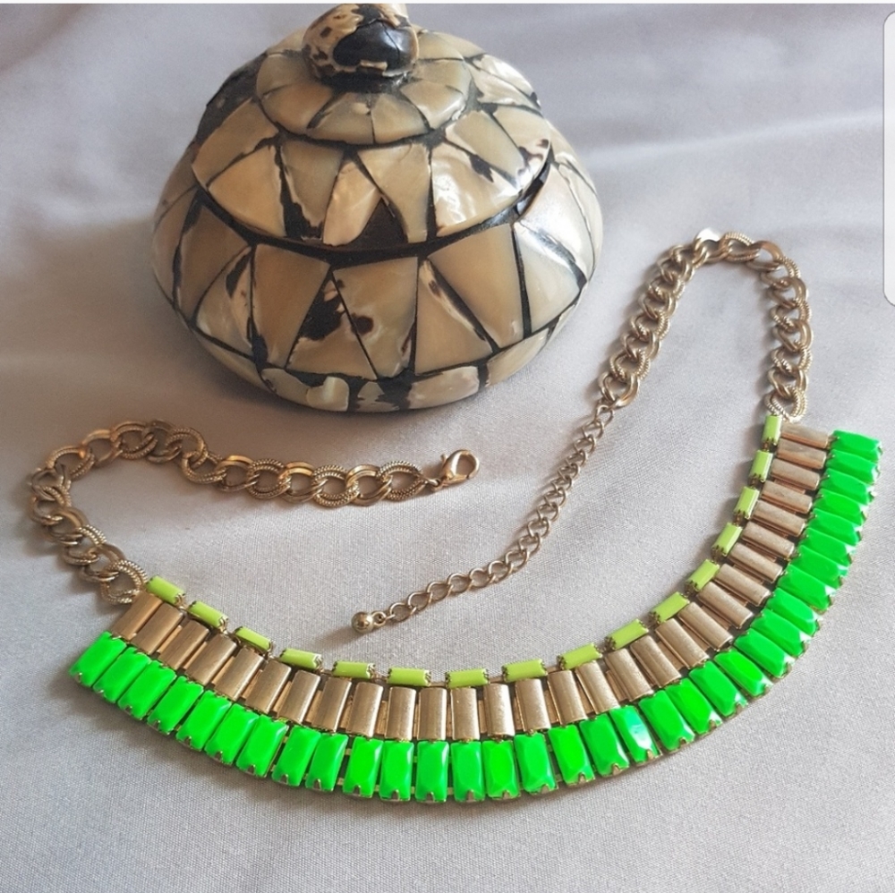 STATEMENT Necklace Gold & Green